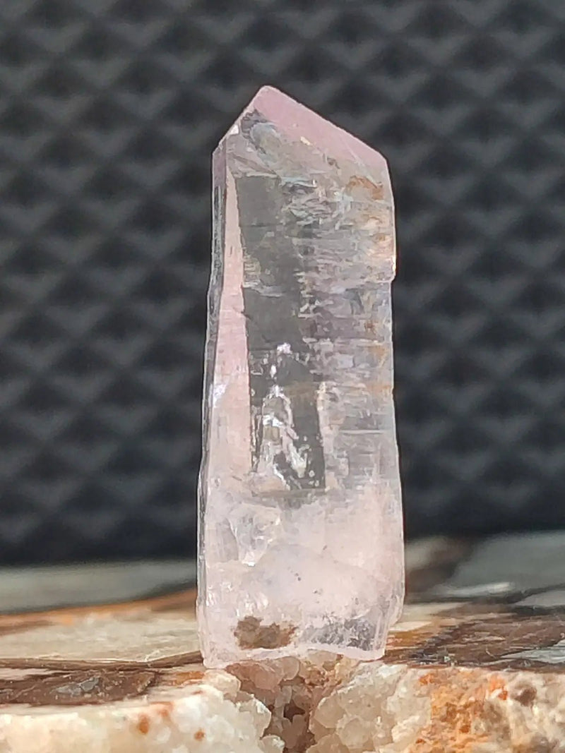 Load image into Gallery viewer, Améthyste de Véra Cruz Mexique - Pointe brute naturelle - Grade Premium Améthyste de Véra Cruz Mexique
