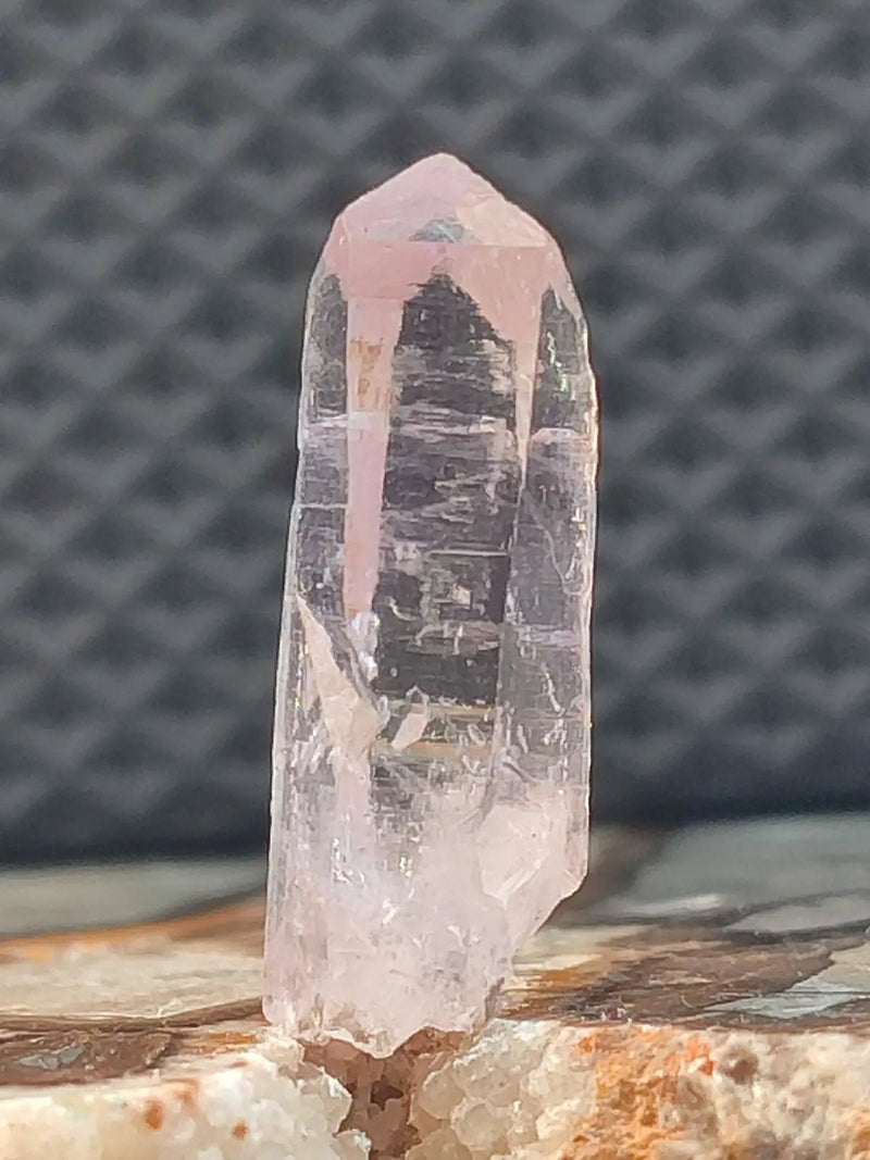 Load image into Gallery viewer, Améthyste de Véra Cruz Mexique - Pointe brute naturelle - Grade Premium Améthyste de Véra Cruz Mexique
