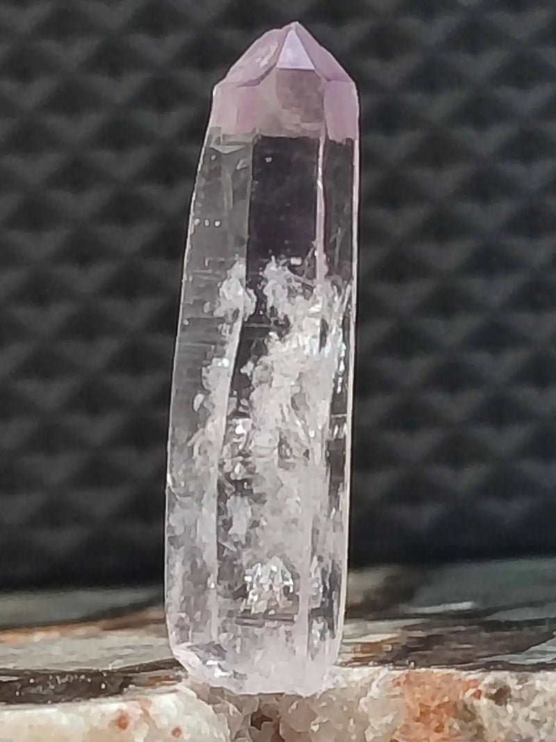 Load image into Gallery viewer, Améthyste de Véra Cruz Mexique - Pointe brute naturelle - Grade Premium Améthyste de Véra Cruz Mexique
