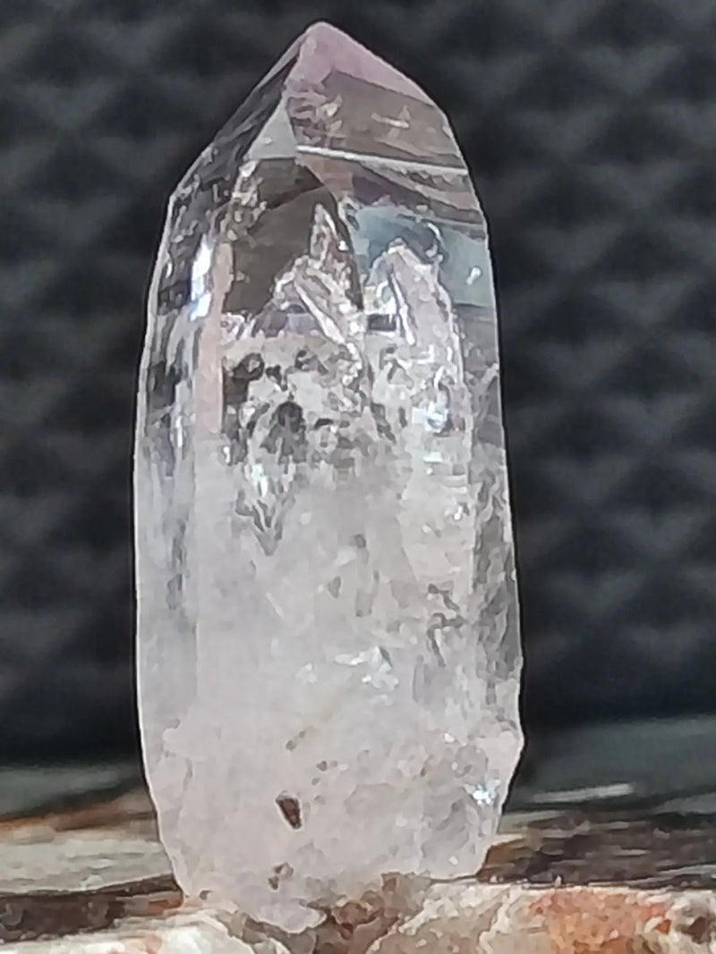 Load image into Gallery viewer, Améthyste de Véra Cruz Mexique - Pointe brute naturelle - Grade Premium Améthyste de Véra Cruz Mexique
