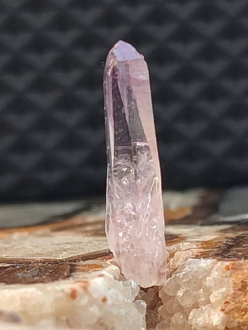 Load image into Gallery viewer, Améthyste de Véra Cruz Mexique - Pointe brute naturelle - Grade Premium Améthyste de Véra Cruz Mexique
