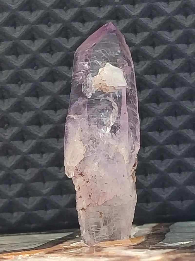 Load image into Gallery viewer, Améthyste de Véra Cruz Mexique - Pointe brute naturelle - Grade Premium Améthyste de Véra Cruz Mexique
