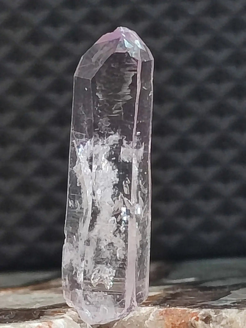 Load image into Gallery viewer, Améthyste de Véra Cruz Mexique - Pointe brute naturelle - Grade Premium Améthyste de Véra Cruz Mexique
