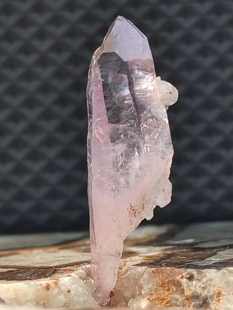 Load image into Gallery viewer, Améthyste de Véra Cruz Mexique - Pointe brute naturelle - Grade Premium Améthyste de Véra Cruz Mexique
