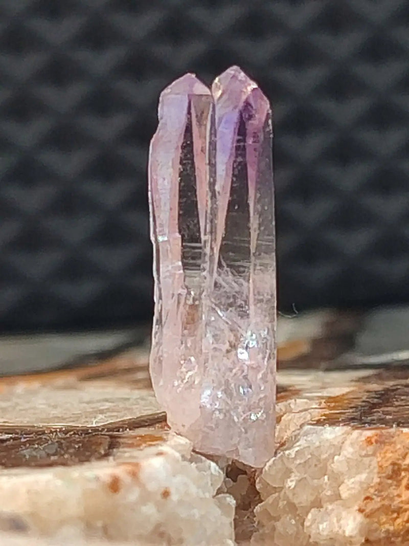 Load image into Gallery viewer, Améthyste de Véra Cruz Mexique - Pointe brute naturelle - Grade Premium Améthyste de Véra Cruz Mexique
