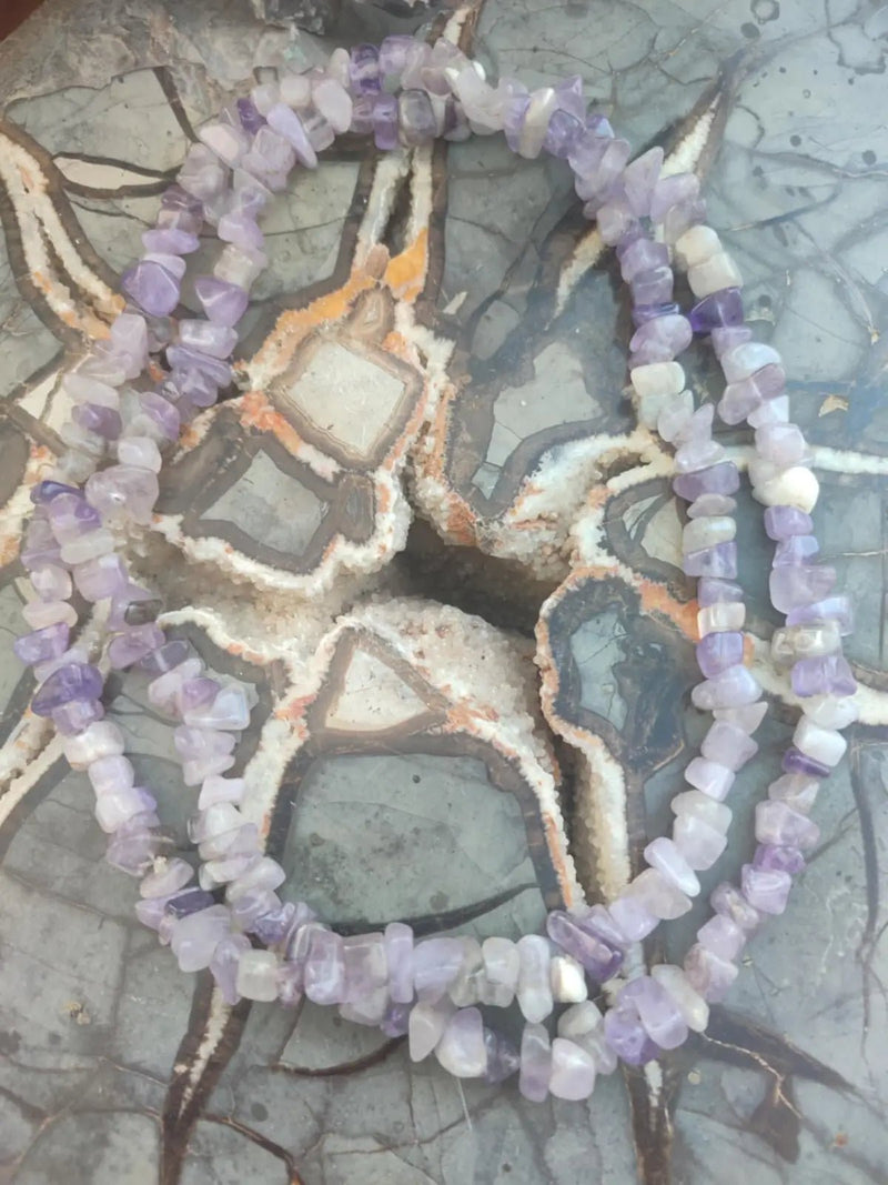 Load image into Gallery viewer, Améthyste du Brésil - Collier (Grande Taille) en chips naturelle - Grade AA - Améthyste du Brésil collier chips
