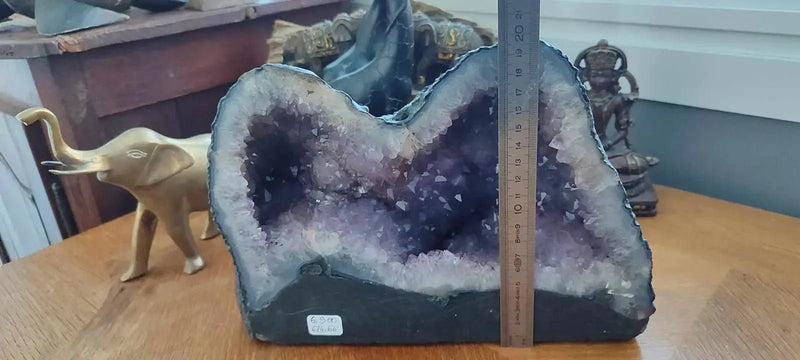 Load image into Gallery viewer, Améthyste du Brésil - Géode - Grade Prémium - Dim en cm: 20 x 26 x 14/ 6.900kg Géode d’Améthyste du Brésil
