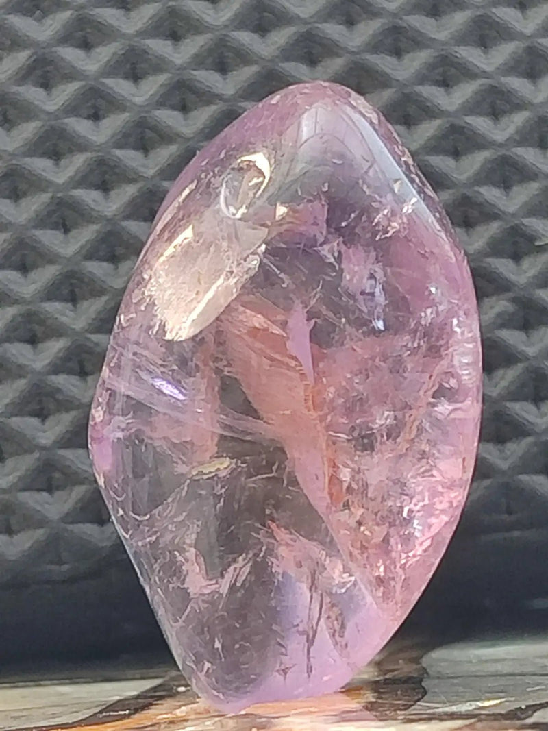 Load image into Gallery viewer, Améthyste du Brésil - Pierre roulée Taille Moyenne - Grade Prémium Améthyste du Brésil pierre roulée
