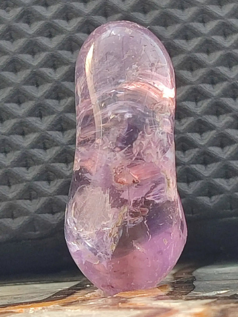 Load image into Gallery viewer, Améthyste du Brésil - Pierre roulée Taille Moyenne - Grade Prémium Améthyste du Brésil pierre roulée
