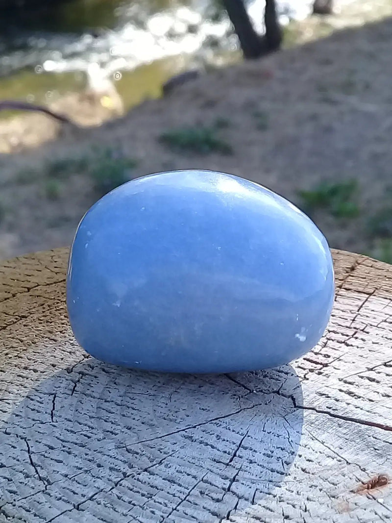 Load image into Gallery viewer, Angélite galet 4,2 X 3,5 X 3cm Grade A ++++ Angélite galet
