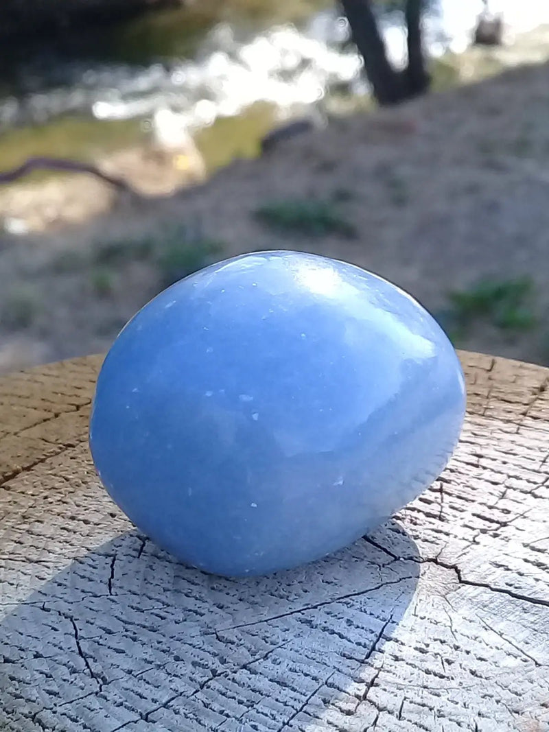 Load image into Gallery viewer, Angélite galet 4,2 X 3,5 X 3cm Grade A ++++ Angélite galet
