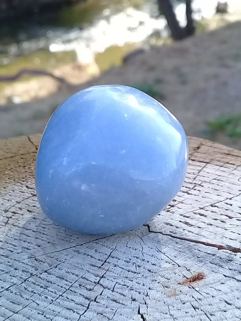 Load image into Gallery viewer, Angélite galet 4,2 X 3,5 X 3cm Grade A ++++ Angélite galet
