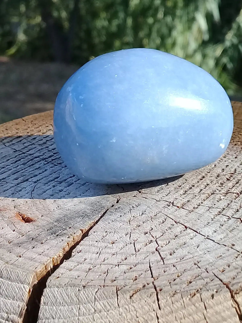 Load image into Gallery viewer, Angélite galet 4,2 X 3,5 X 3cm Grade A ++++ Angélite galet
