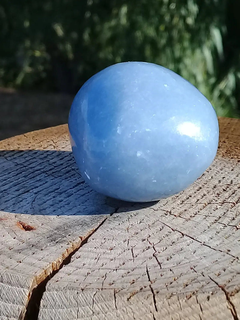 Load image into Gallery viewer, Angélite galet 4,2 X 3,5 X 3cm Grade A ++++ Angélite galet
