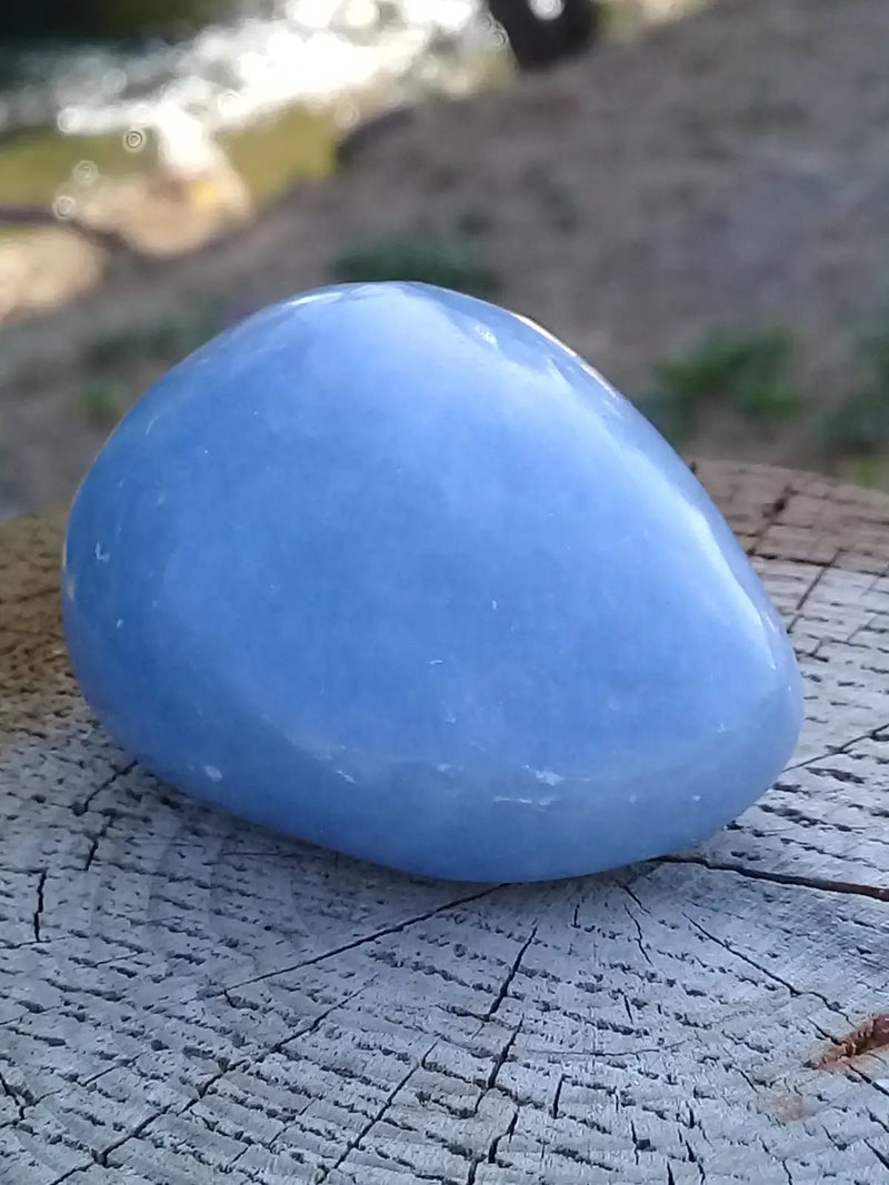 Load image into Gallery viewer, Angélite galet 5,5 X 4 X 3cm Grade A ++++ Angélite galet
