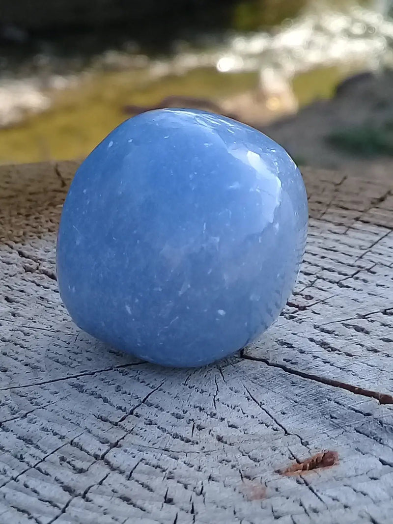 Load image into Gallery viewer, Angélite pierre roulée Grade A ++++ Angélite pierre roulée
