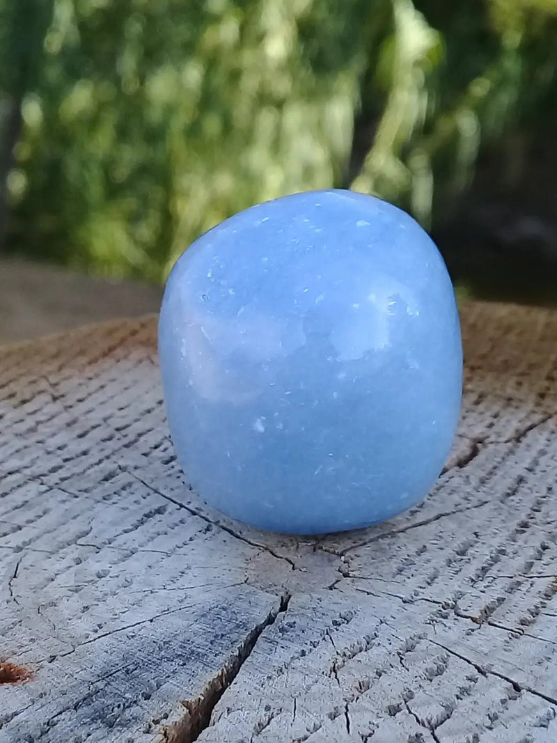 Load image into Gallery viewer, Angélite pierre roulée Grade A ++++ Angélite pierre roulée
