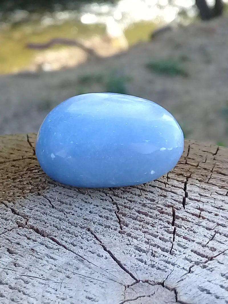 Load image into Gallery viewer, Angélite pierre roulée Grade A ++++ Angélite pierre roulée
