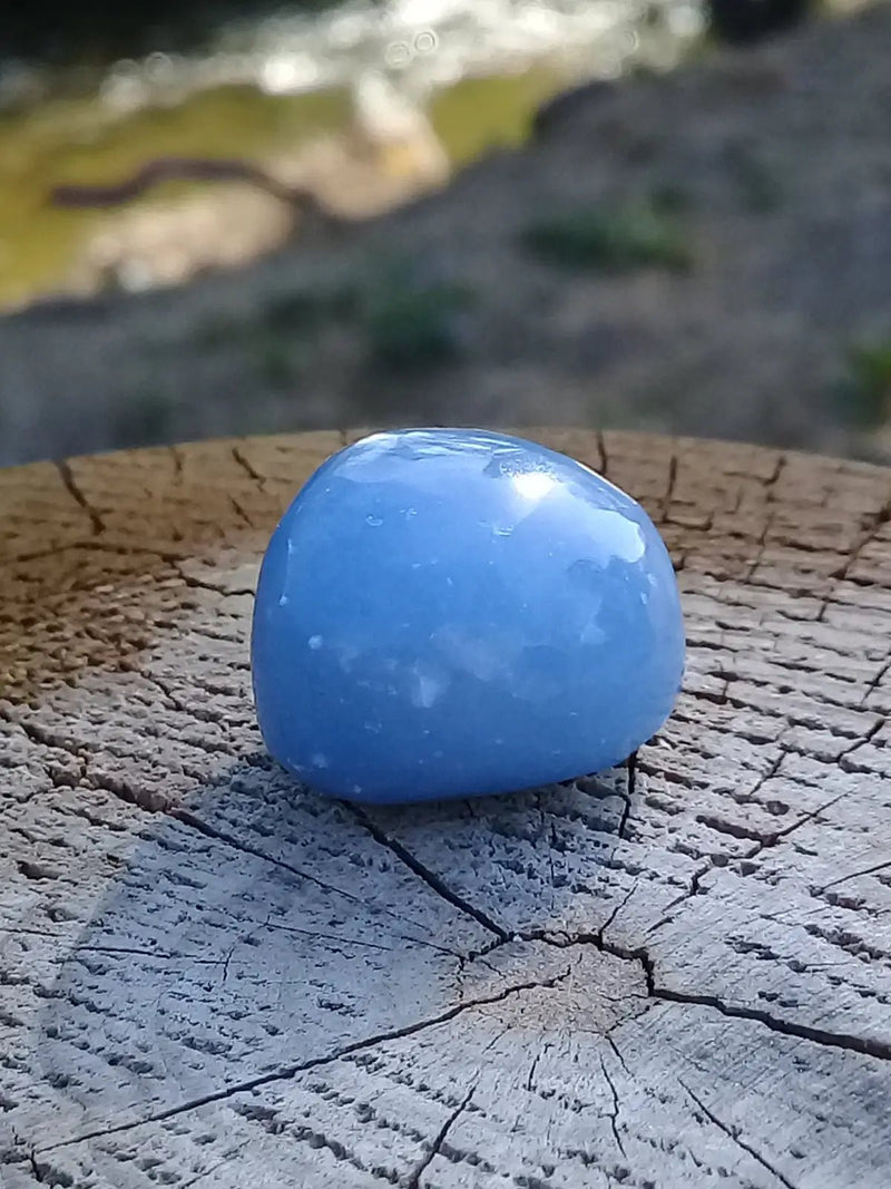 Load image into Gallery viewer, Angélite pierre roulée Grade A ++++ Angélite pierre roulée
