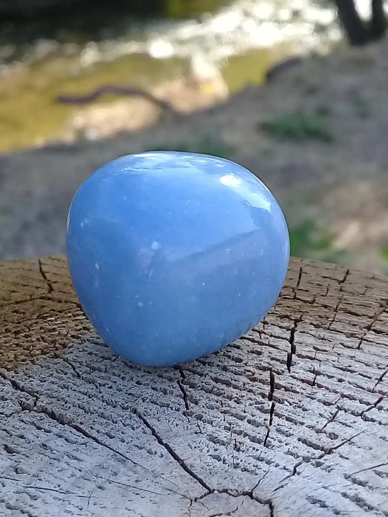 Load image into Gallery viewer, Angélite pierre roulée Grade A ++++ Angélite pierre roulée
