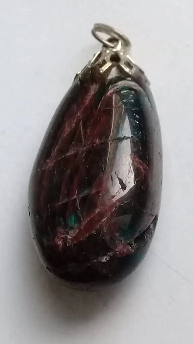 Apatite bleue cristallisée à inclusions de Rutile Hématoïde - Pendentif - Grade Prémium Apatite bleue cristallisée à inclusions de Rutile