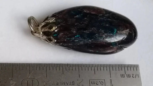 Apatite bleue cristallisée à inclusions de Rutile Hématoïde - Pendentif - Grade Prémium Apatite bleue cristallisée à inclusions de Rutile