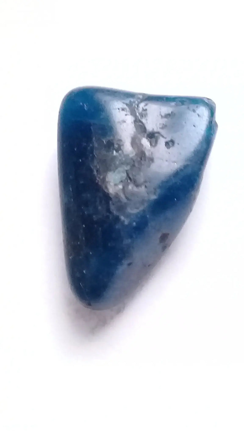 Laden Sie das Bild in Galerie -Viewer, Apatite bleue cristallisée Grade A ++++ pierre roulée Apatite bleue cristallisée pierre roulée Dans la besace du p&#39;tit Poucet...   
