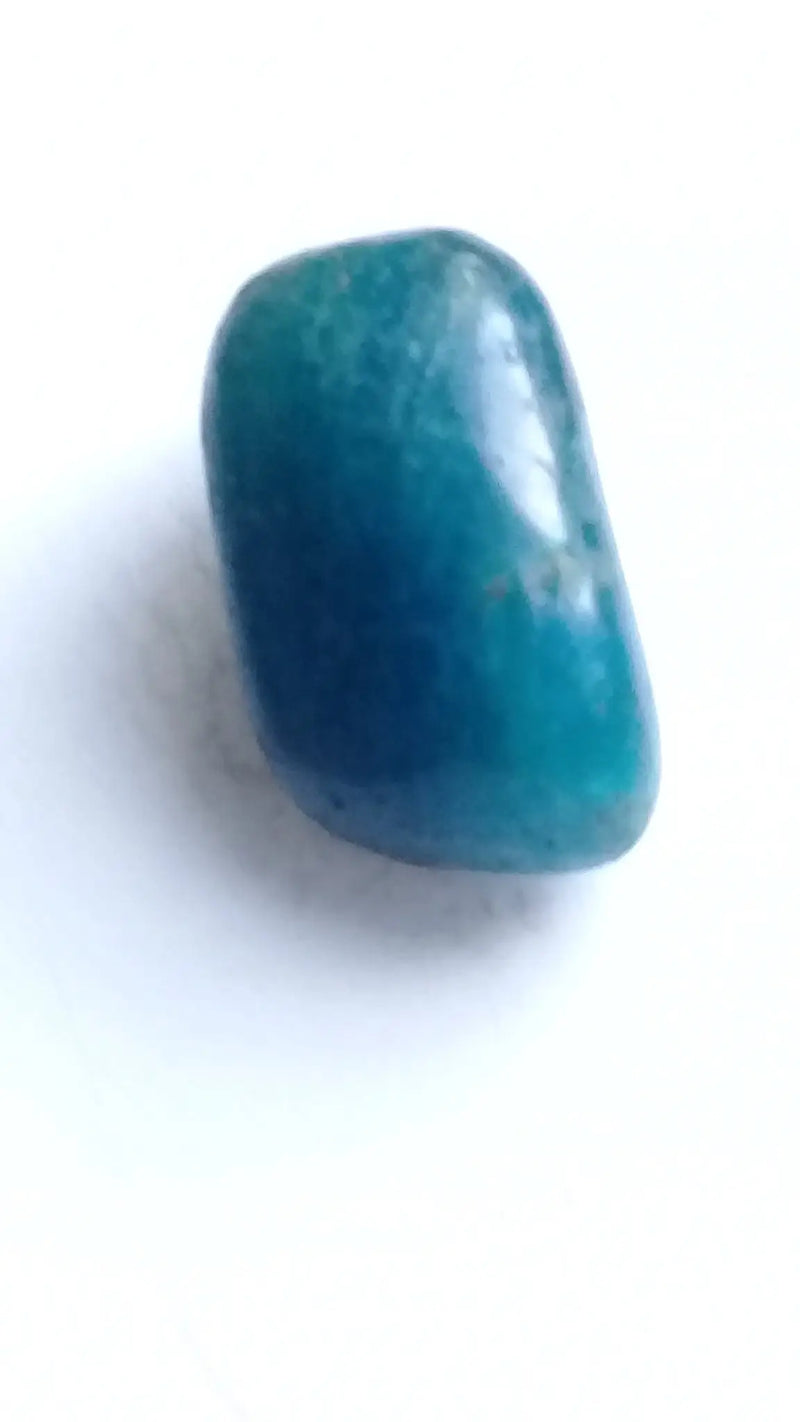 Load image into Gallery viewer, Apatite bleue cristallisée Grade A ++++ pierre roulée Apatite bleue cristallisée pierre roulée Dans la besace du p&#39;tit Poucet...   
