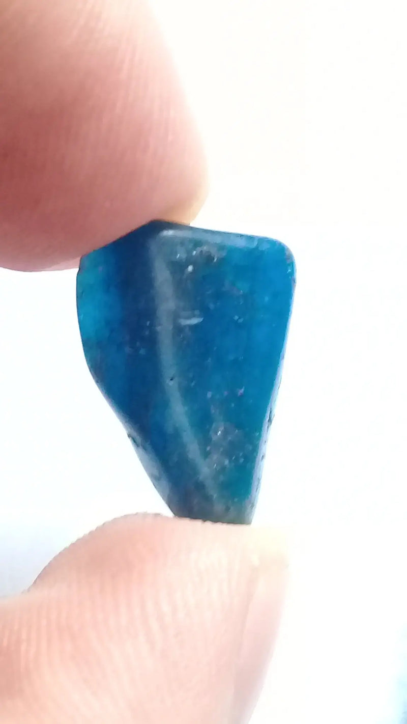 Carica immagine in Galleria Viewer, Apatite bleue cristallisée Grade A ++++ pierre roulée Apatite bleue cristallisée pierre roulée Dans la besace du p&#39;tit Poucet...   
