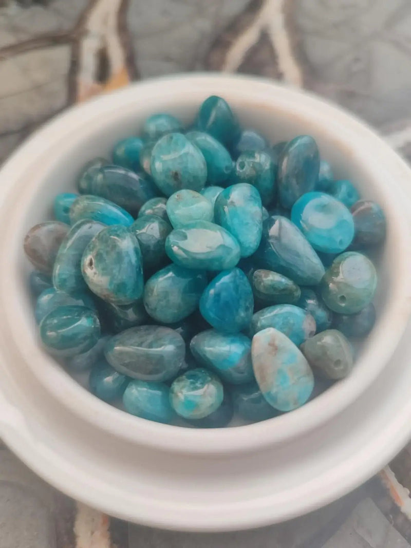 Load image into Gallery viewer, Apatite bleue du Brésil - Perles Forme Libre pour Création de Bijoux - Grade Premium Apatite bleue perle forme libre
