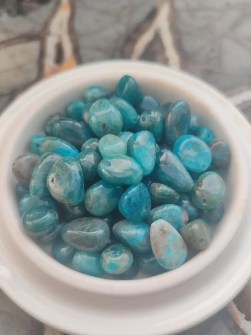 Load image into Gallery viewer, Apatite bleue du Brésil - Perles Forme Libre pour Création de Bijoux - Grade Premium Apatite bleue perle forme libre
