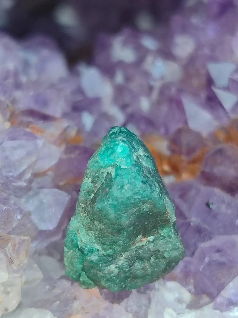 Load image into Gallery viewer, Apatite bleue du Brésil - Pierre brute (Taille Petite à Moyenne) - Grade Prémium Apatite bleue pierre brute
