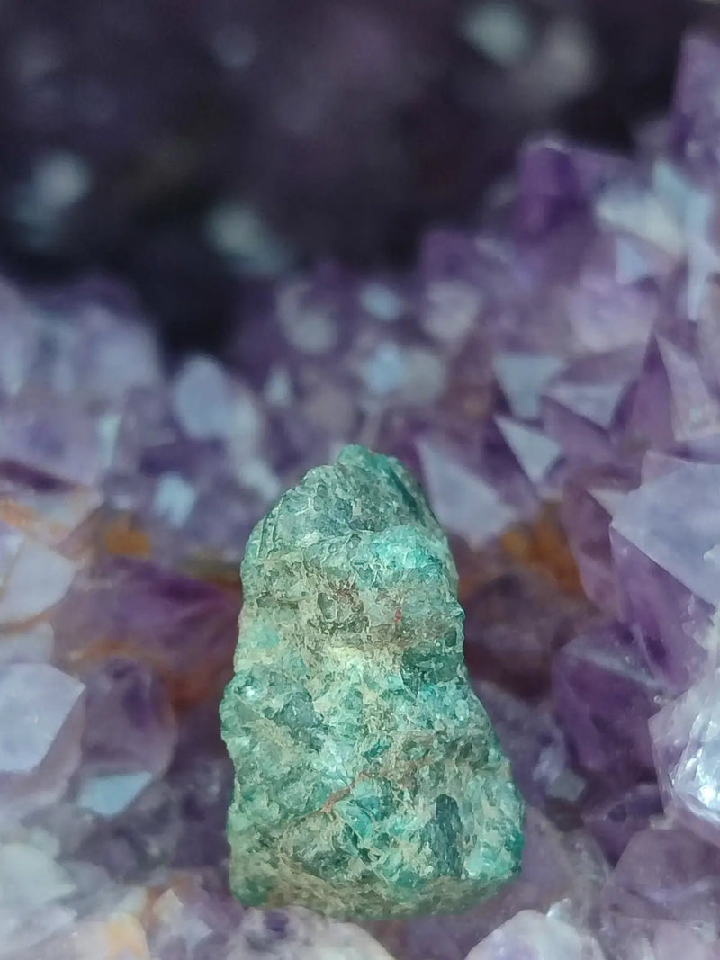 Load image into Gallery viewer, Apatite bleue du Brésil - Pierre brute (Taille Petite à Moyenne) - Grade Prémium Apatite bleue pierre brute
