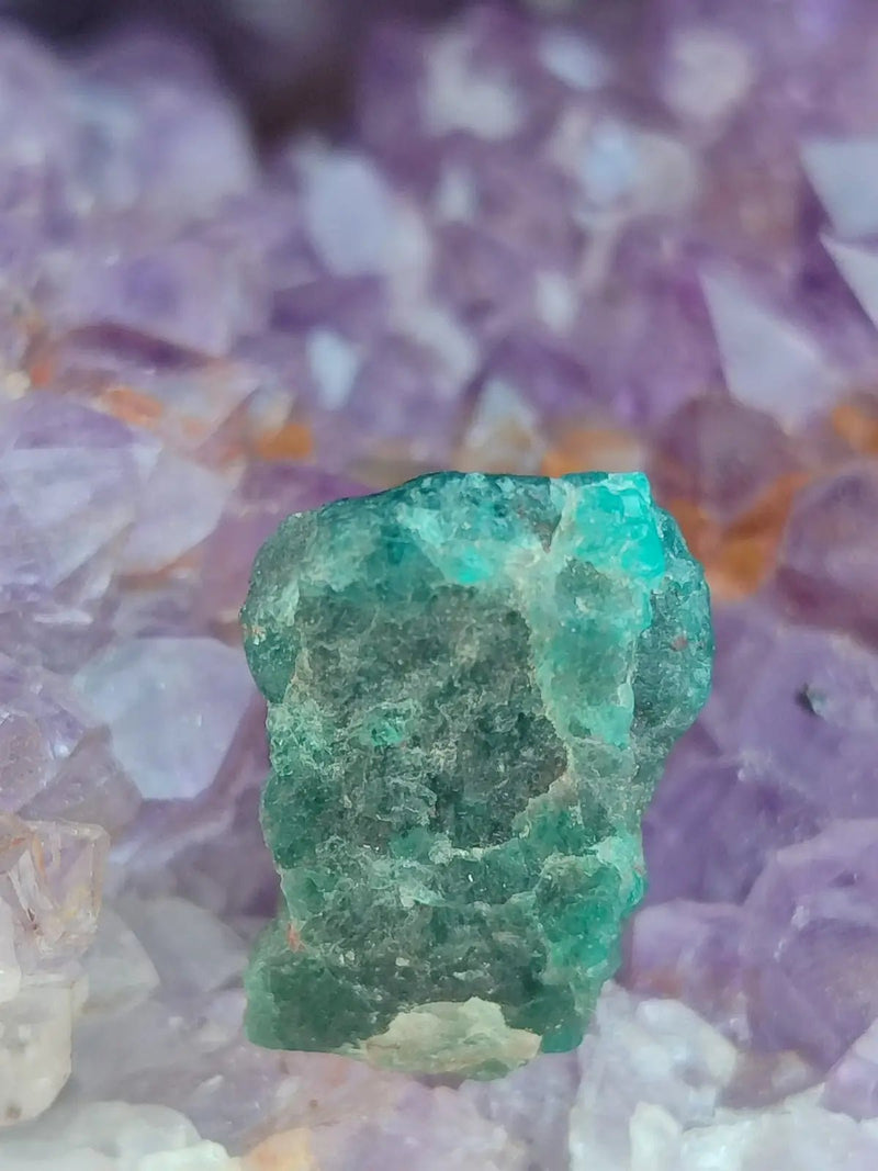 Load image into Gallery viewer, Apatite bleue du Brésil - Pierre brute (Taille Petite à Moyenne) - Grade Prémium Apatite bleue pierre brute

