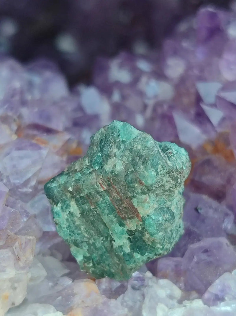 Load image into Gallery viewer, Apatite bleue du Brésil - Pierre brute (Taille Petite à Moyenne) - Grade Prémium Apatite bleue pierre brute
