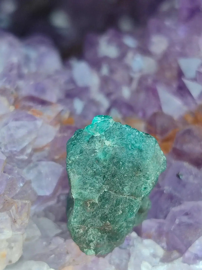 Load image into Gallery viewer, Apatite bleue du Brésil - Pierre brute (Taille Petite à Moyenne) - Grade Prémium Apatite bleue pierre brute
