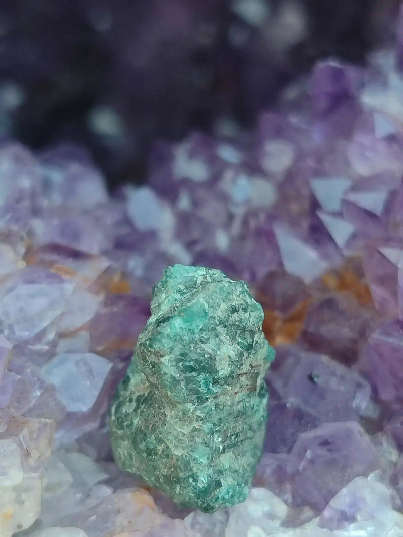 Load image into Gallery viewer, Apatite bleue du Brésil - Pierre brute (Taille Petite à Moyenne) - Grade Prémium Apatite bleue pierre brute

