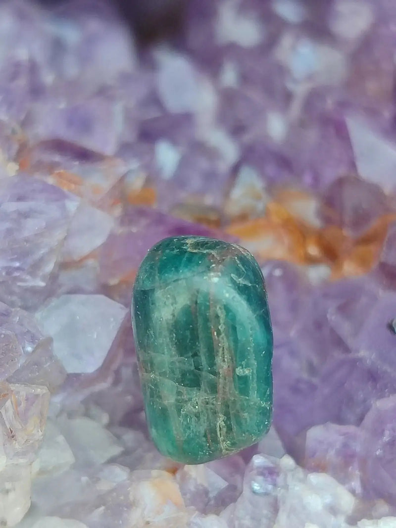 Load image into Gallery viewer, Apatite bleue du Brésil - Pierre roulée (Taille Petite à Moyenne) - Grade Prémium Apatite bleue pierre roulée
