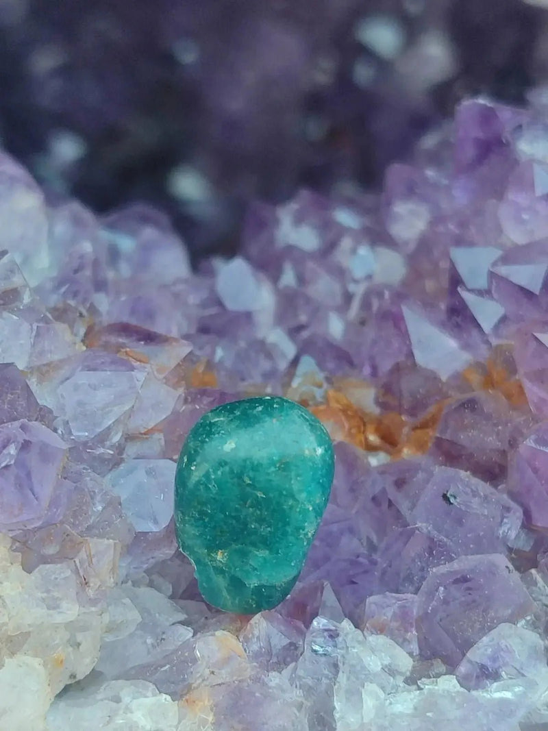 Load image into Gallery viewer, Apatite bleue du Brésil - Pierre roulée (Taille Petite à Moyenne) - Grade Prémium Apatite bleue pierre roulée
