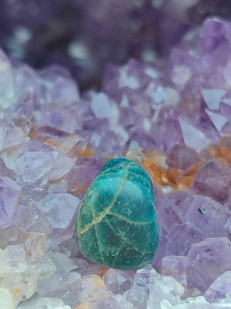 Load image into Gallery viewer, Apatite bleue du Brésil - Pierre roulée (Taille Petite à Moyenne) - Grade Prémium Apatite bleue pierre roulée
