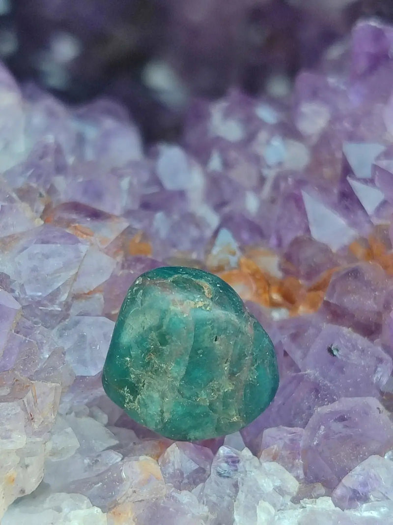 Load image into Gallery viewer, Apatite bleue du Brésil - Pierre roulée (Taille Petite à Moyenne) - Grade Prémium Apatite bleue pierre roulée
