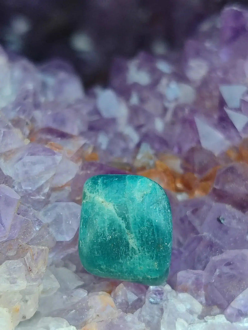 Load image into Gallery viewer, Apatite bleue du Brésil - Pierre roulée (Taille Petite à Moyenne) - Grade Prémium Apatite bleue pierre roulée
