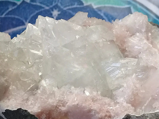 Apophyllite/Rhodochrosite cristallisée Grade A ++++ pièce de Collection Apophyllite sur Rhodochrosite brute cristallisée