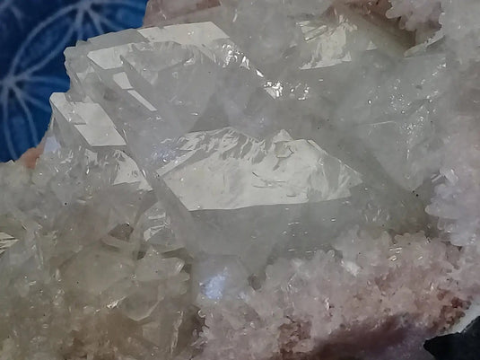 Apophyllite/Rhodochrosite cristallisée Grade A ++++ pièce de Collection Apophyllite sur Rhodochrosite brute cristallisée