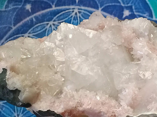 Apophyllite/Rhodochrosite cristallisée Grade A ++++ pièce de Collection Apophyllite sur Rhodochrosite brute cristallisée