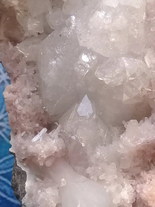 Apophyllite/Rhodochrosite cristallisée Grade A ++++ pièce de Collection Apophyllite sur Rhodochrosite brute cristallisée