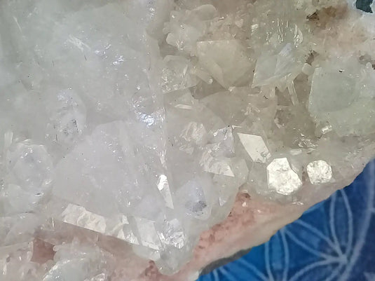 Apophyllite/Rhodochrosite cristallisée Grade A ++++ pièce de Collection Apophyllite sur Rhodochrosite brute cristallisée