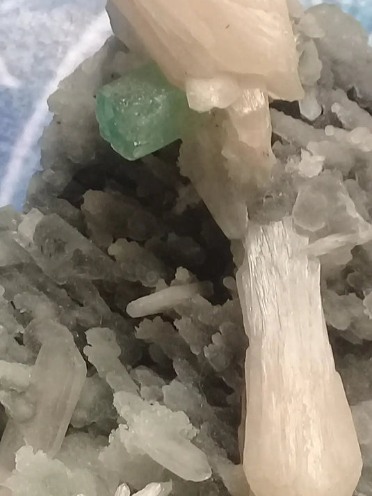 Apophyllite Verte & Stilbite/Calcédoine Grade A ++++ pièce de collection Apophyllite verte cube et Stilbite sur Calcédoine