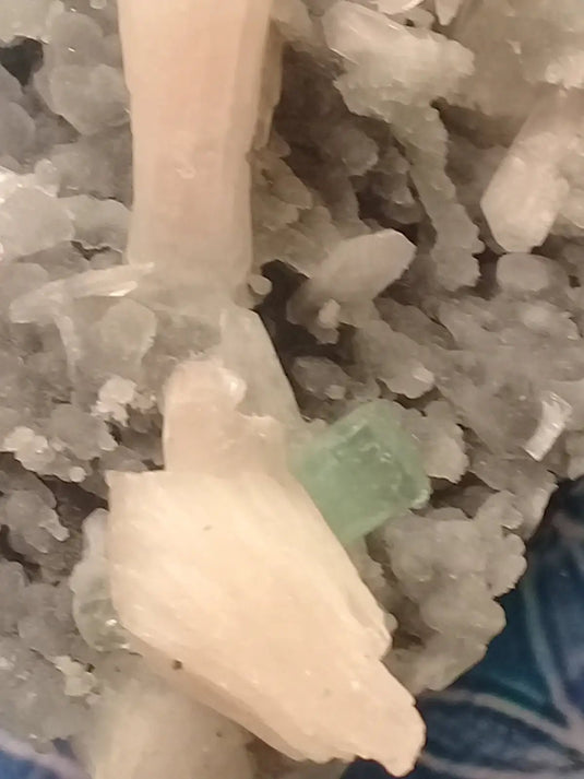 Apophyllite Verte & Stilbite/Calcédoine Grade A ++++ pièce de collection Apophyllite verte cube et Stilbite sur Calcédoine