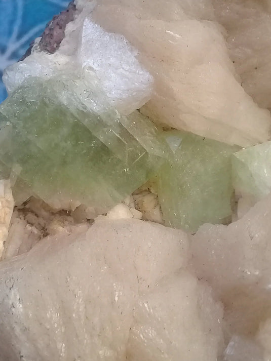 Apophyllite verte sur Stilbite Grade A ++++ pièce de collection Apophyllite verte sur Stilbite Dans la besace du p'tit Poucet...   